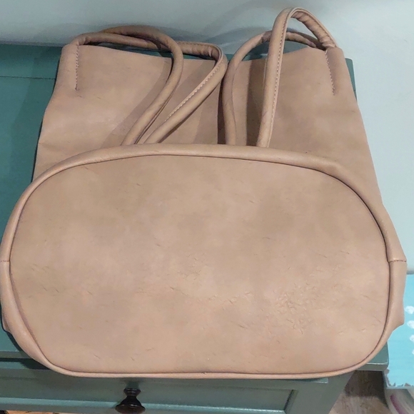 Disney Handbag With Mickey Mouse Emblem - Picture 6 of 7